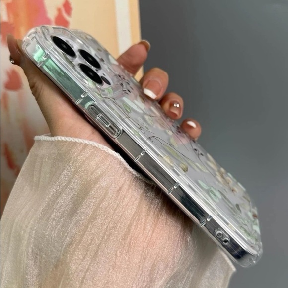 ⚠️Clearance iPhone 14/Pro/Pro Max Cute Leaves Phone Case - Picture 2 of 4